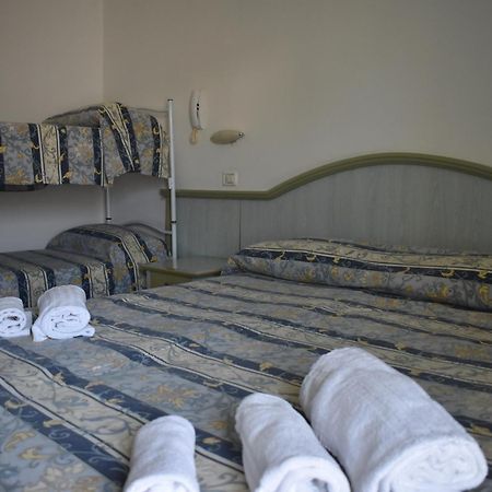 Hotel Ginevra E Residence Каттоліка Екстер'єр фото