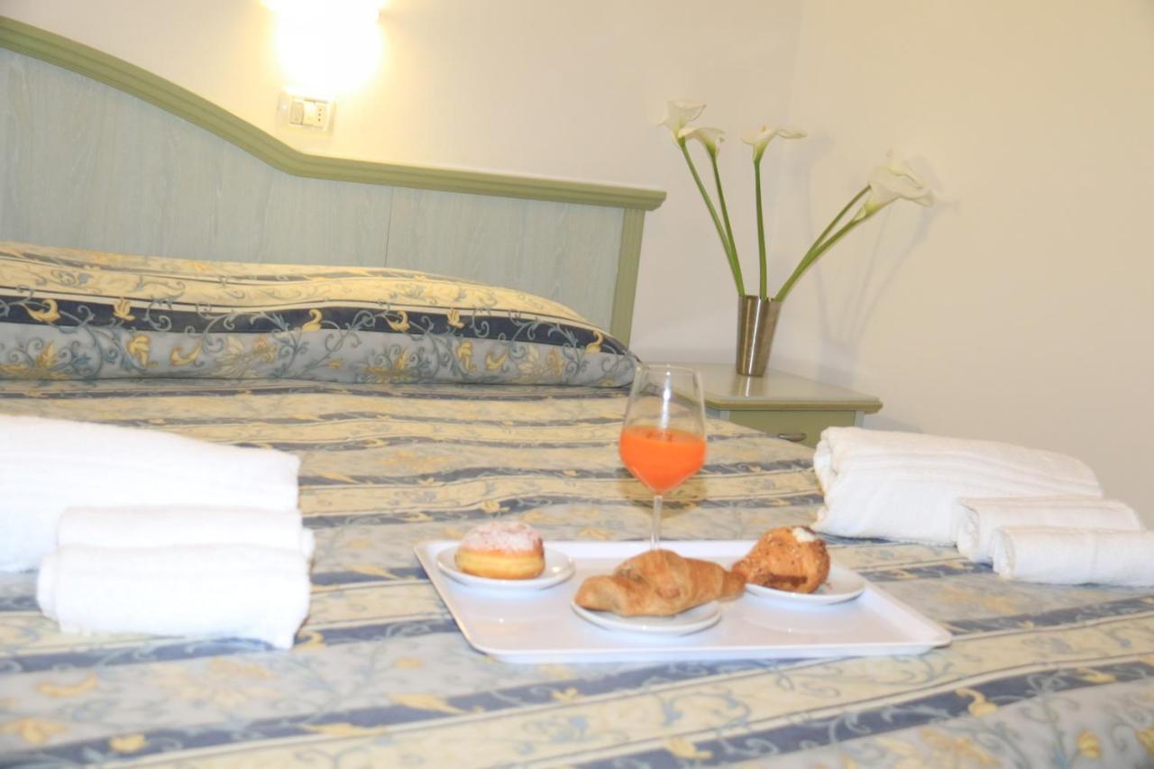 Hotel Ginevra E Residence Каттоліка Екстер'єр фото