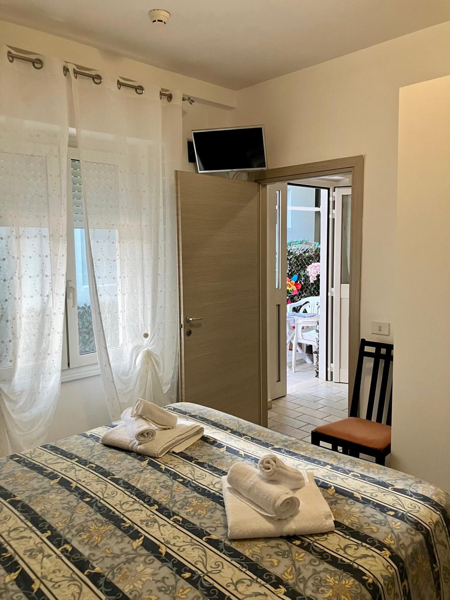 Hotel Ginevra E Residence Каттоліка Екстер'єр фото