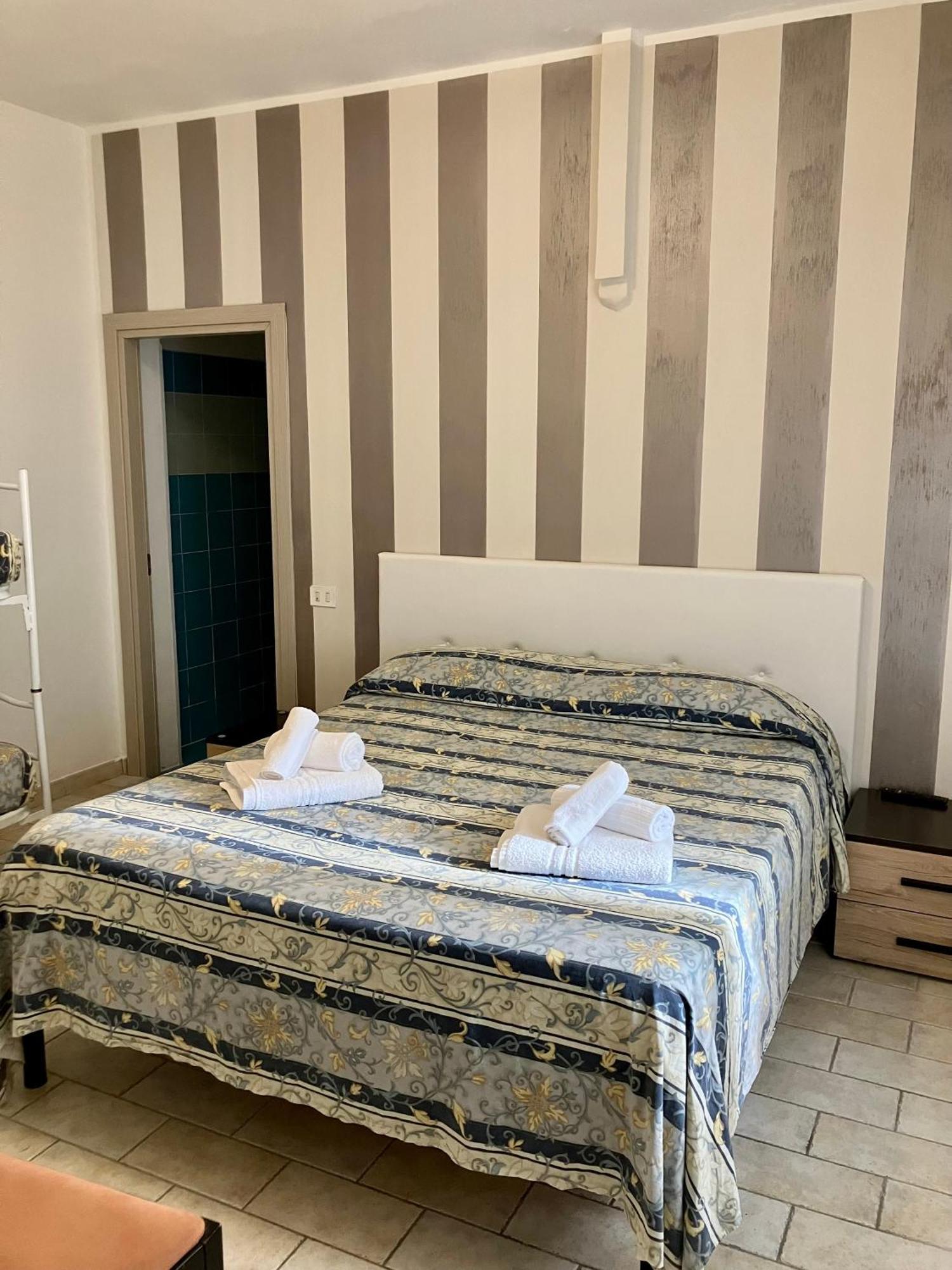 Hotel Ginevra E Residence Каттоліка Екстер'єр фото